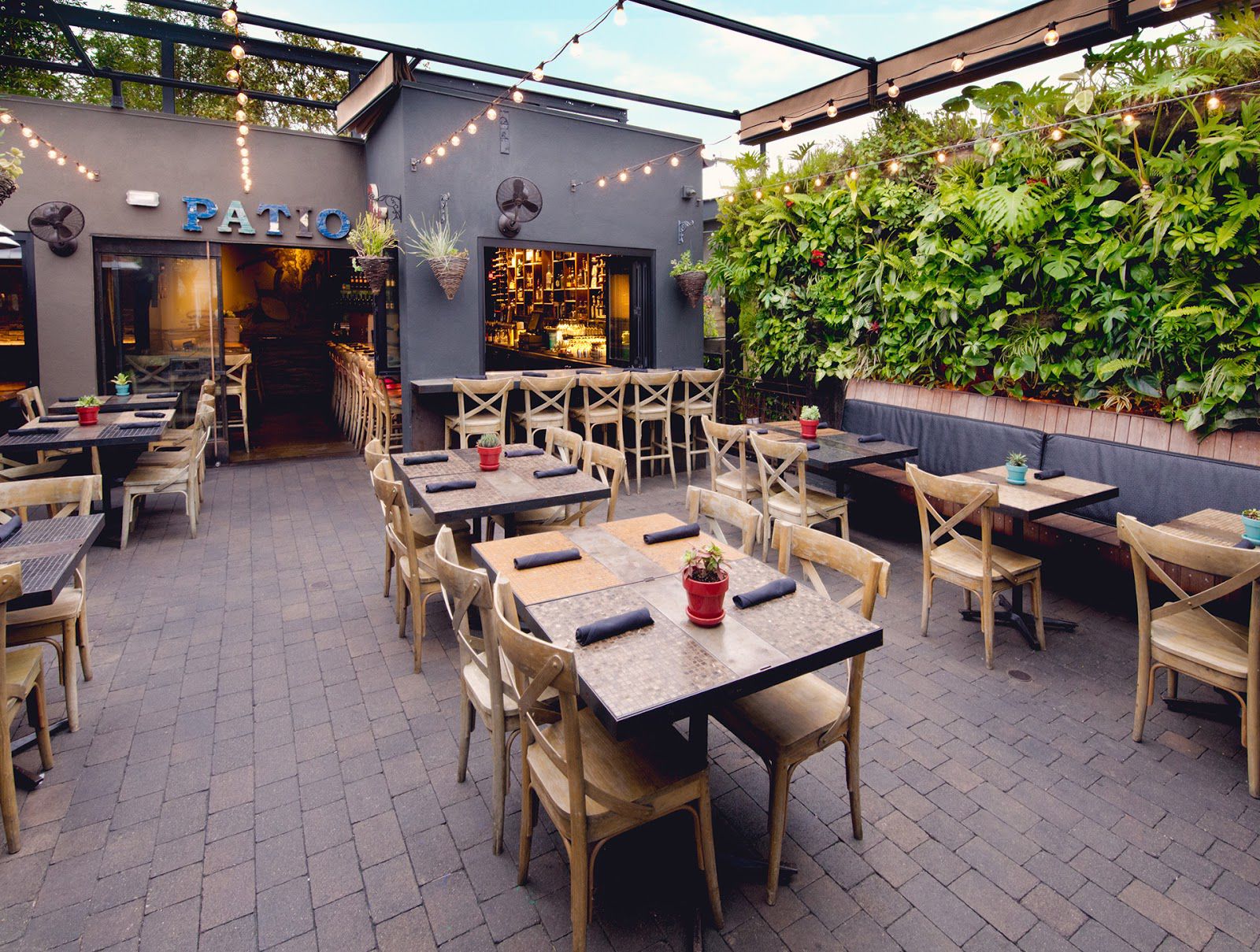 5 Restaurants to Enjoy with your Dogs in San Diego